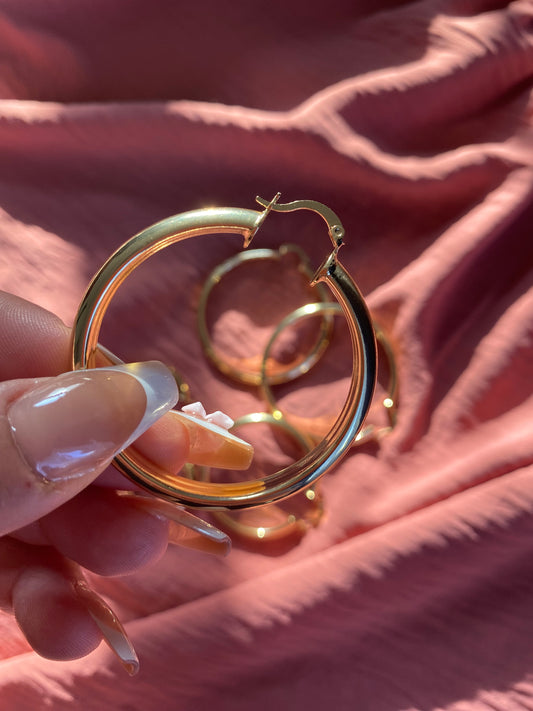 Penelope Medium Gold Hoops