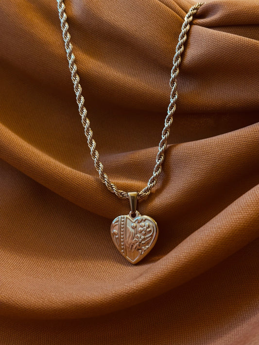 Amor Platonico Necklace