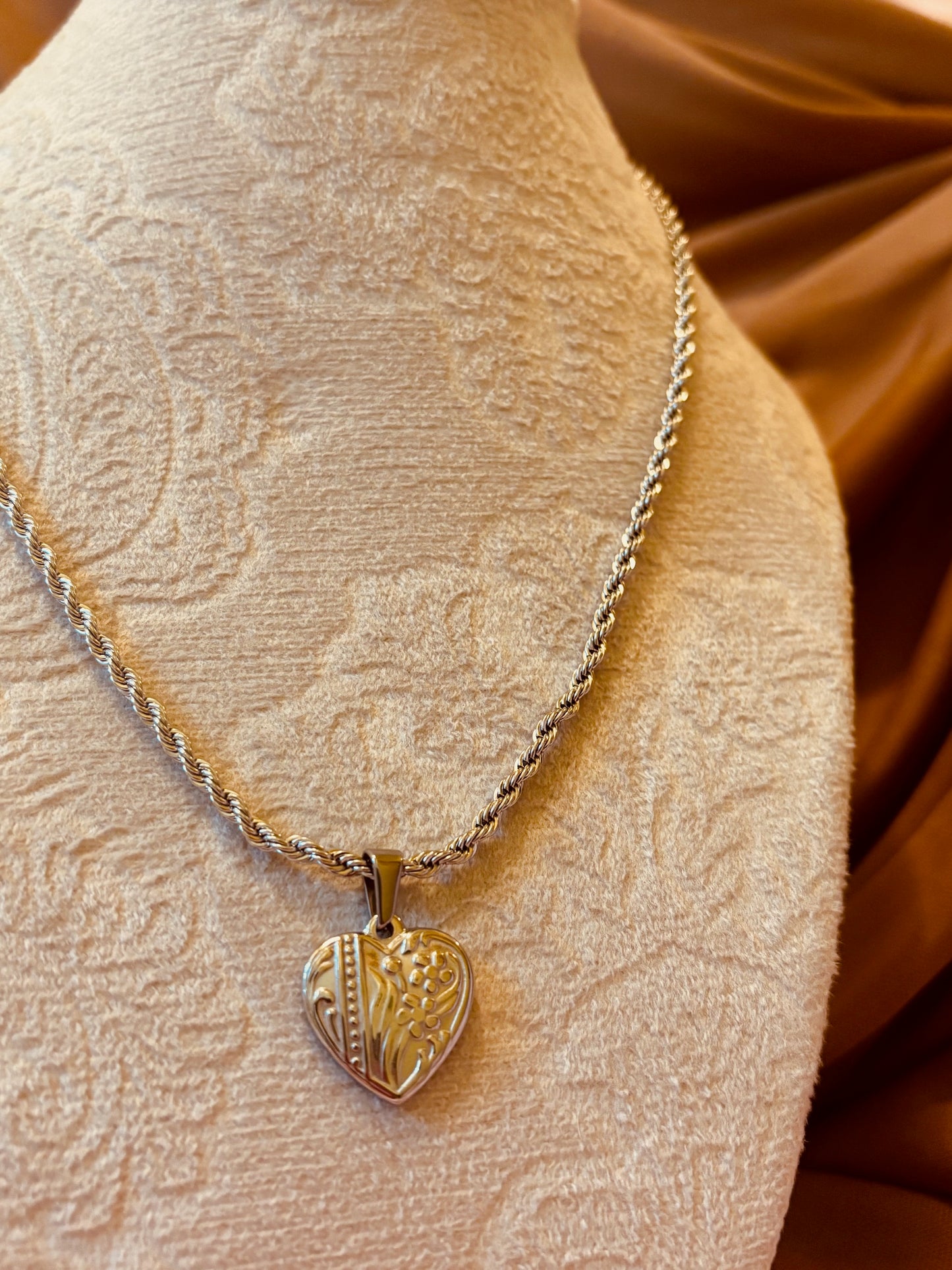 Amor Platonico Necklace